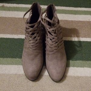 NWOT Taupe booties